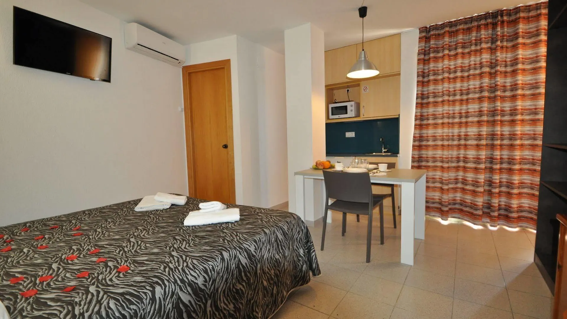 Aparthotel Safari Calella 2*,